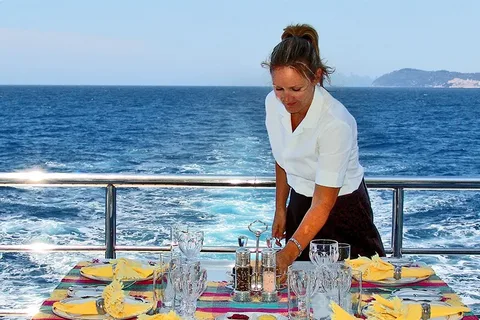 Professional Yacht Stewards – Exceptional Service for Luxury Yachting